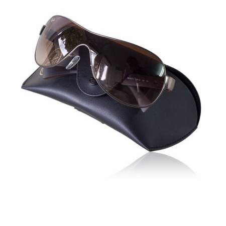clean-ray-ban-sunglasses-and-eyeglasses