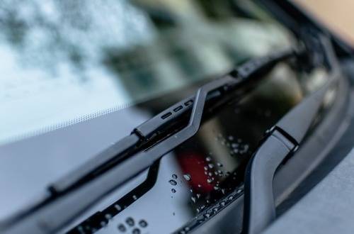 cleaning-wiper-blades-with-rubbing-alcohol