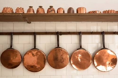 how-to-clean-a-red-copper-pan